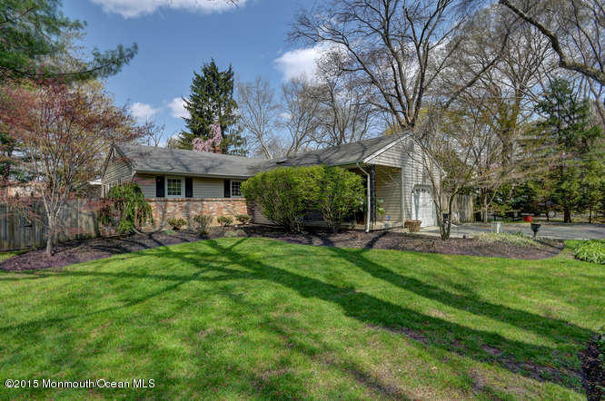 27 Maple Stream Rd East-small-003-Front
