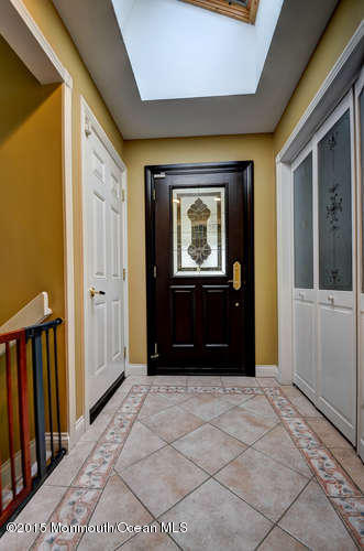 27 Maple Stream Rd East-small-006-Foyer-
