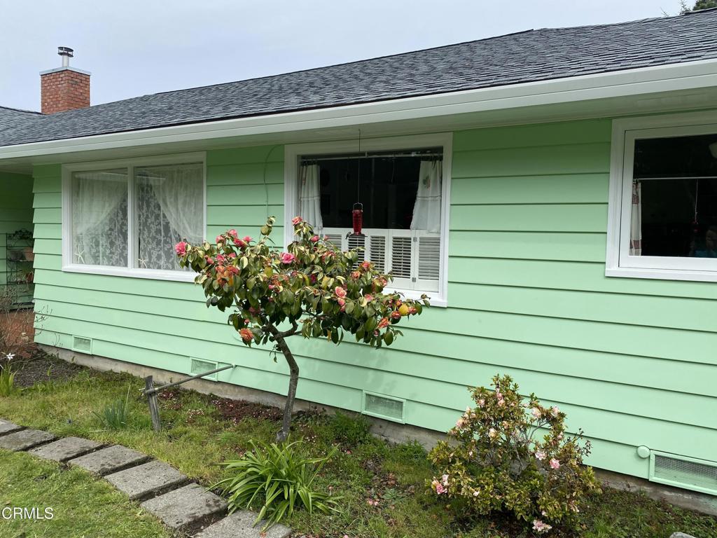 31400 Sherwood Road Fort Bragg, CA 95437 - Photo 8 of 55 a front view of a house with a garden