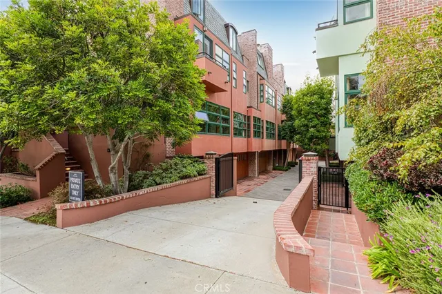 $1,910,000 | 2323 South Beverly Glen Boulevard, Unit 9, Los Angeles, CA 90064