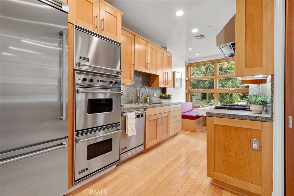 2323 South Beverly Glen Boulevard, Unit 9 Los Angeles, CA 90064 - Photo 17 of 65