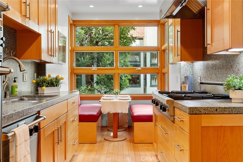 2323 South Beverly Glen Boulevard, Unit 9 Los Angeles, CA 90064 - Photo 19 of 65