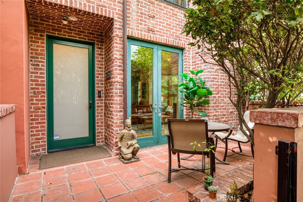 2323 South Beverly Glen Boulevard, Unit 9 Los Angeles, CA 90064 - Photo 2 of 65