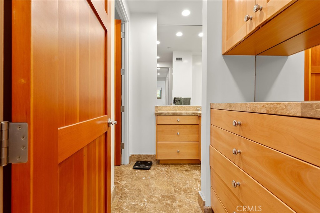 2323 South Beverly Glen Boulevard, Unit 9 Los Angeles, CA 90064 - Photo 32 of 65