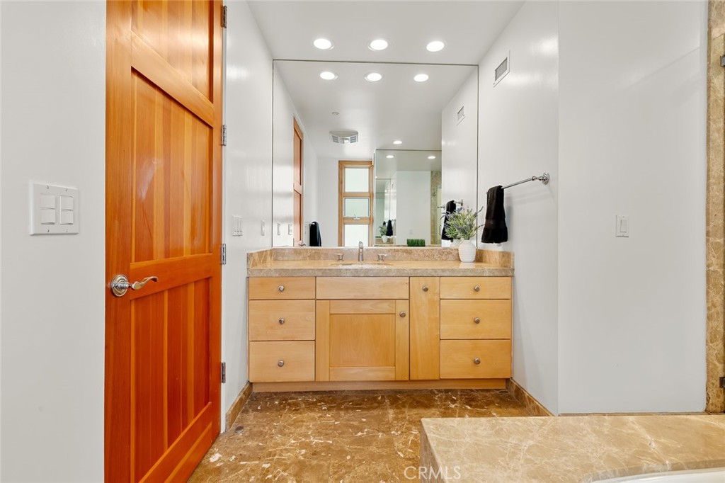 2323 South Beverly Glen Boulevard, Unit 9 Los Angeles, CA 90064 - Photo 37 of 65