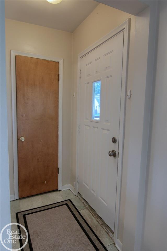 4212 West Webster Road Royal Oak, MI 48073 - Photo 12 of 32 31389649-11.JPG