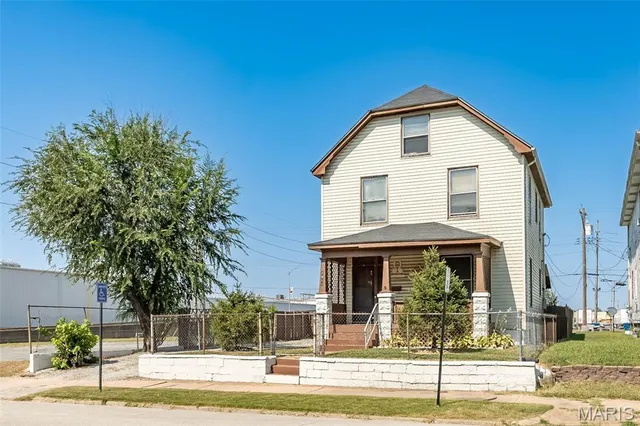 $69,900 | 1911 Benton Street, Granite City, IL 62040