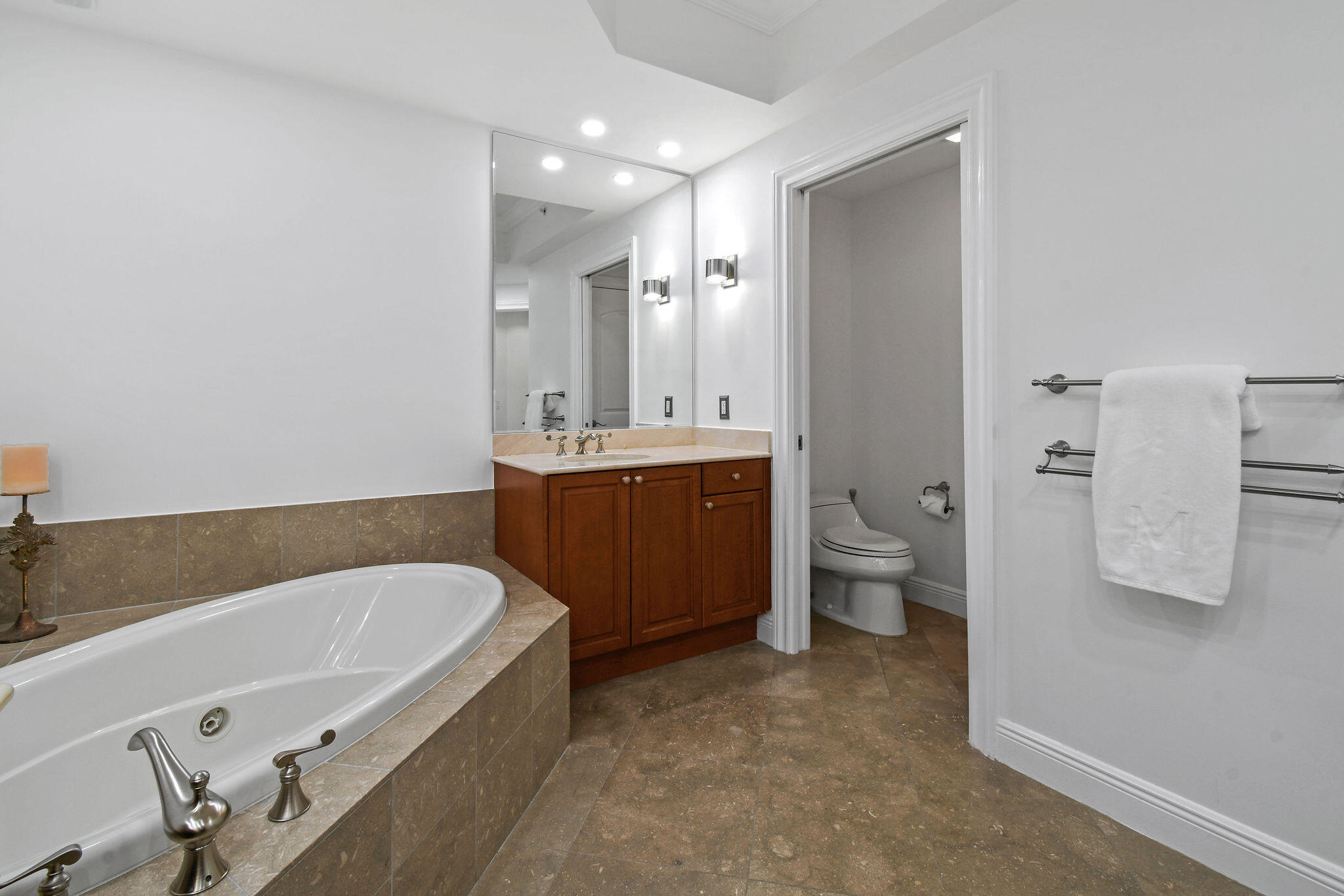 4600 North Ocean Drive, Unit 902 Singer Island, FL 33404 - Photo 40 of 79 Master Bath