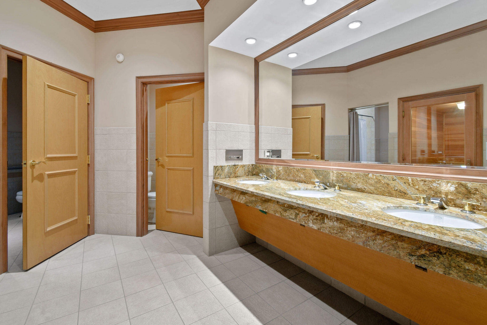 4600 North Ocean Drive, Unit 902 Singer Island, FL 33404 - Photo 76 of 79 Locker Room
