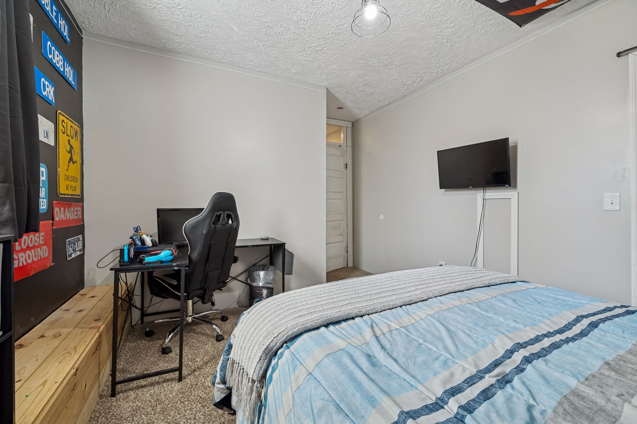 15 Switchboard Road Brush Creek, TN 38547 - Photo 42 of 60 a bedroom with a workspace