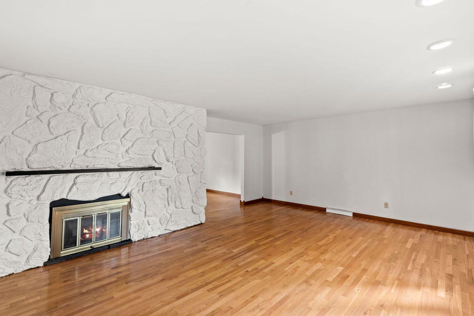 3500 Marine Drive Crown Point, IN 46307 - Photo 12 of 39 1600x1066