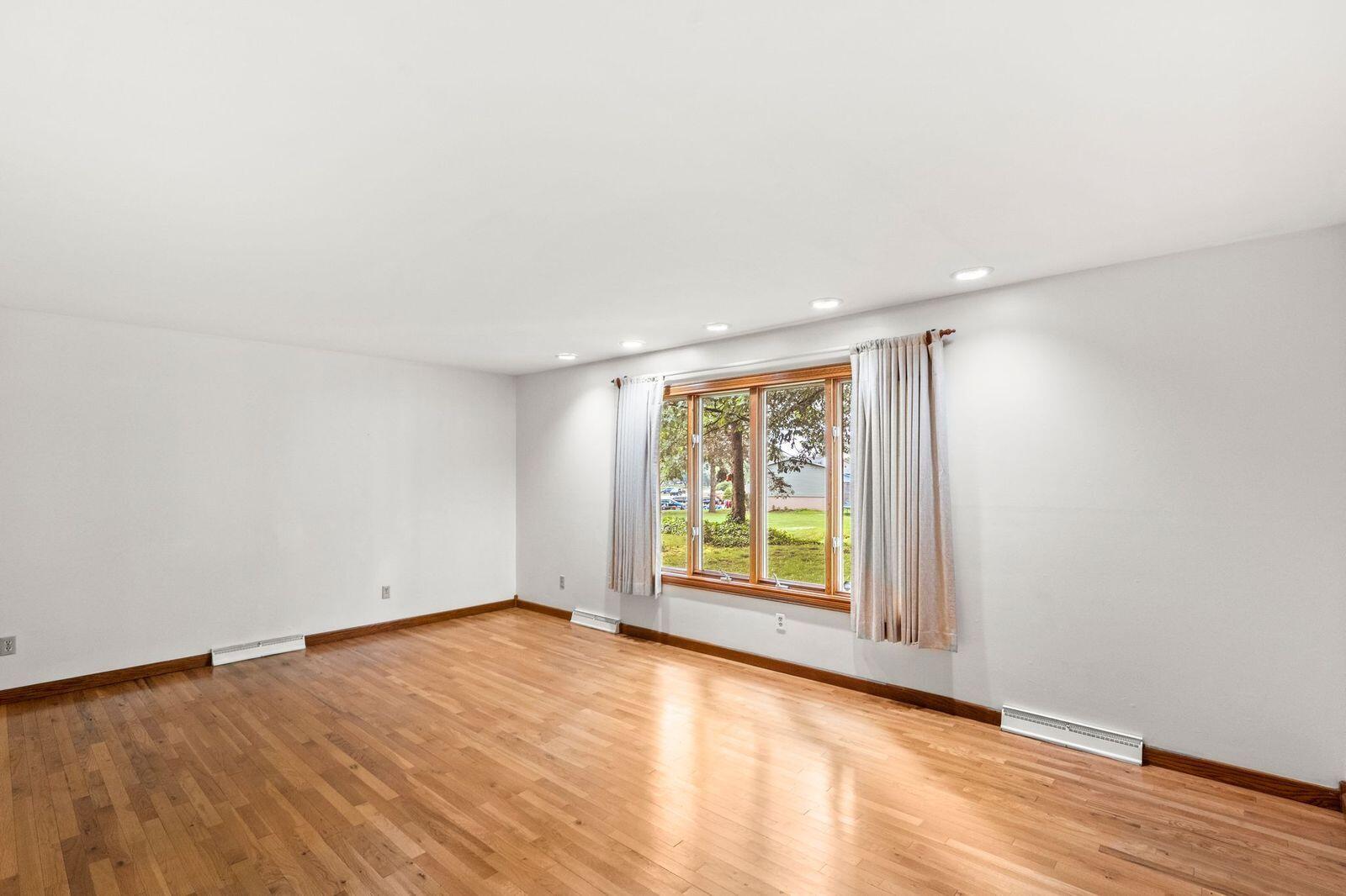 3500 Marine Drive Crown Point, IN 46307 - Photo 18 of 39 1600x1066