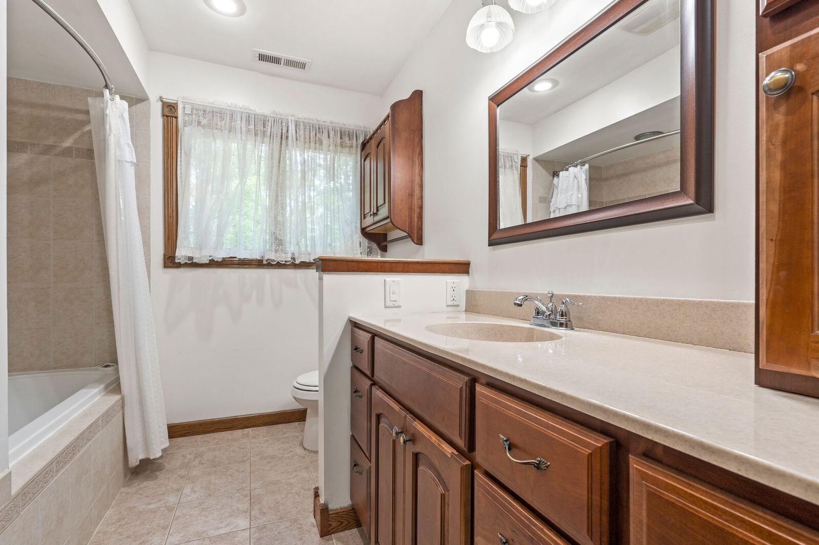 3500 Marine Drive Crown Point, IN 46307 - Photo 19 of 39 1600x1066