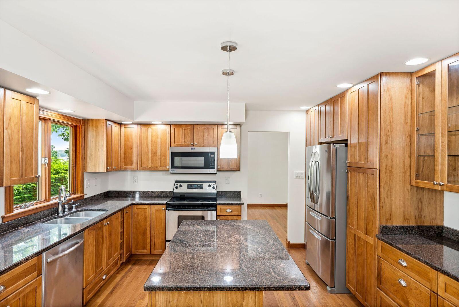 3500 Marine Drive Crown Point, IN 46307 - Photo 5 of 39 1600x1070