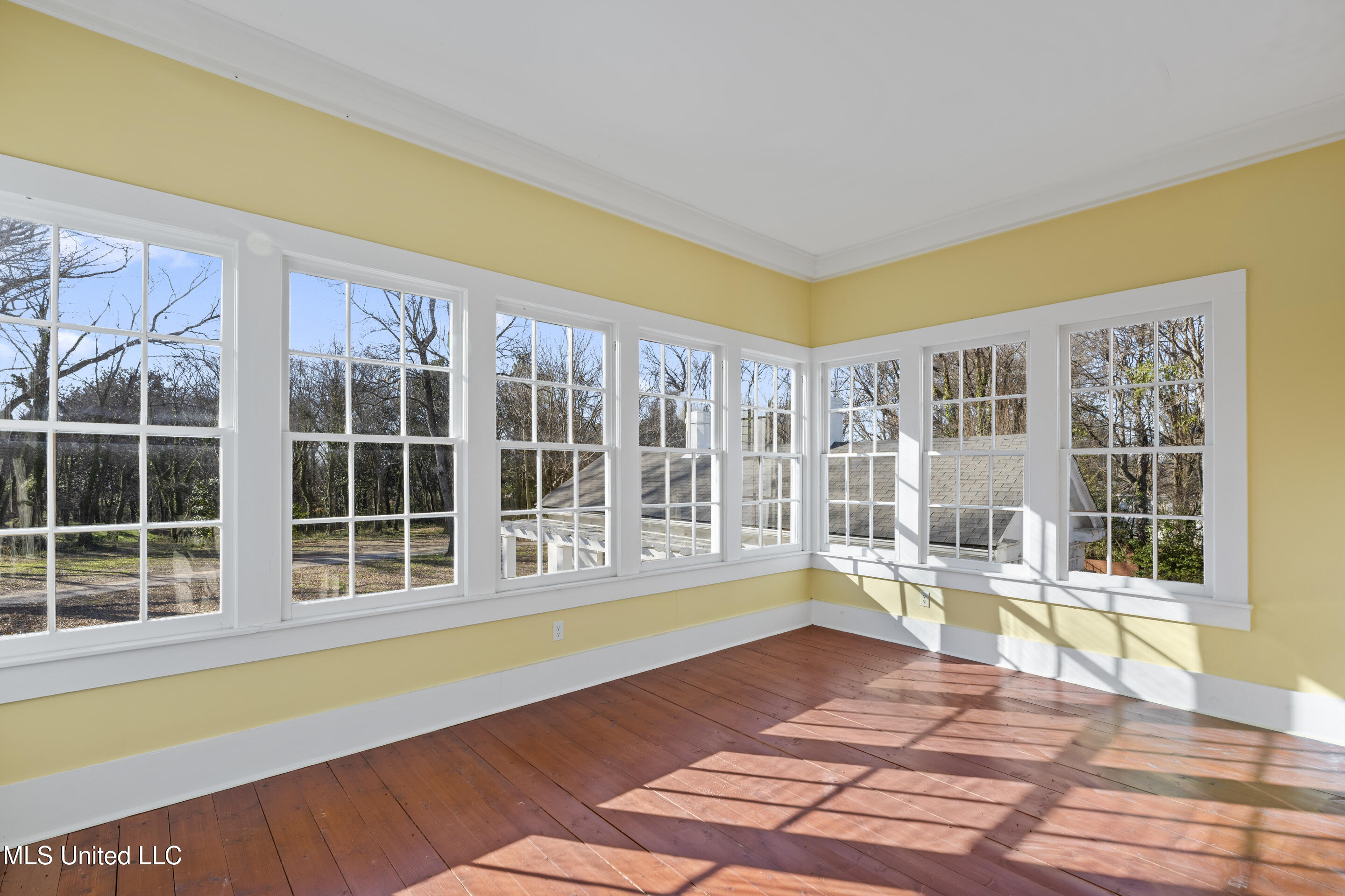 166 South Craft Street Holly Springs, MS 38635 - Photo 11 of 22 Sunroom Main Floor
