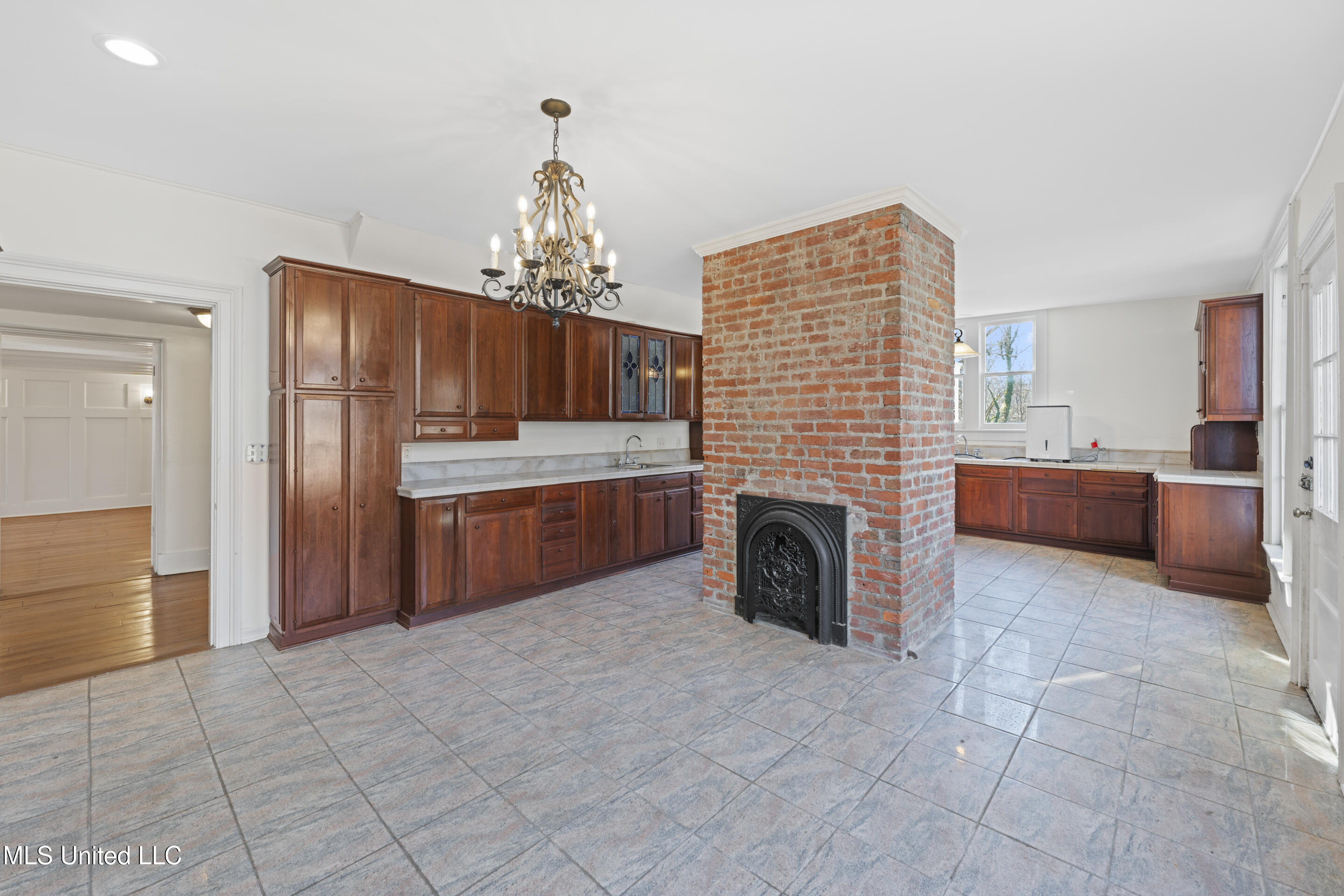 166 South Craft Street Holly Springs, MS 38635 - Photo 15 of 22 Kitchen w/Tile & Fireplace