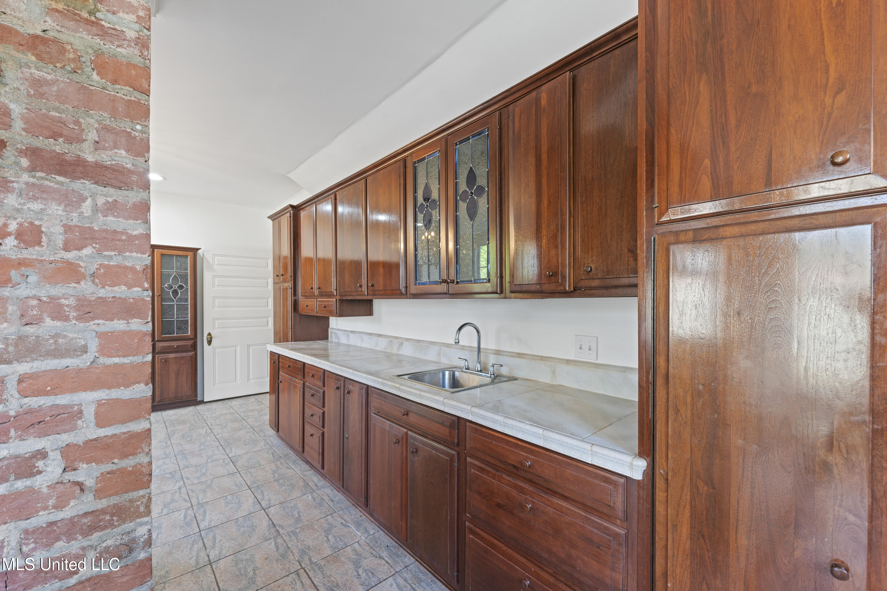 166 South Craft Street Holly Springs, MS 38635 - Photo 18 of 22 Kitchen w/2nd sink