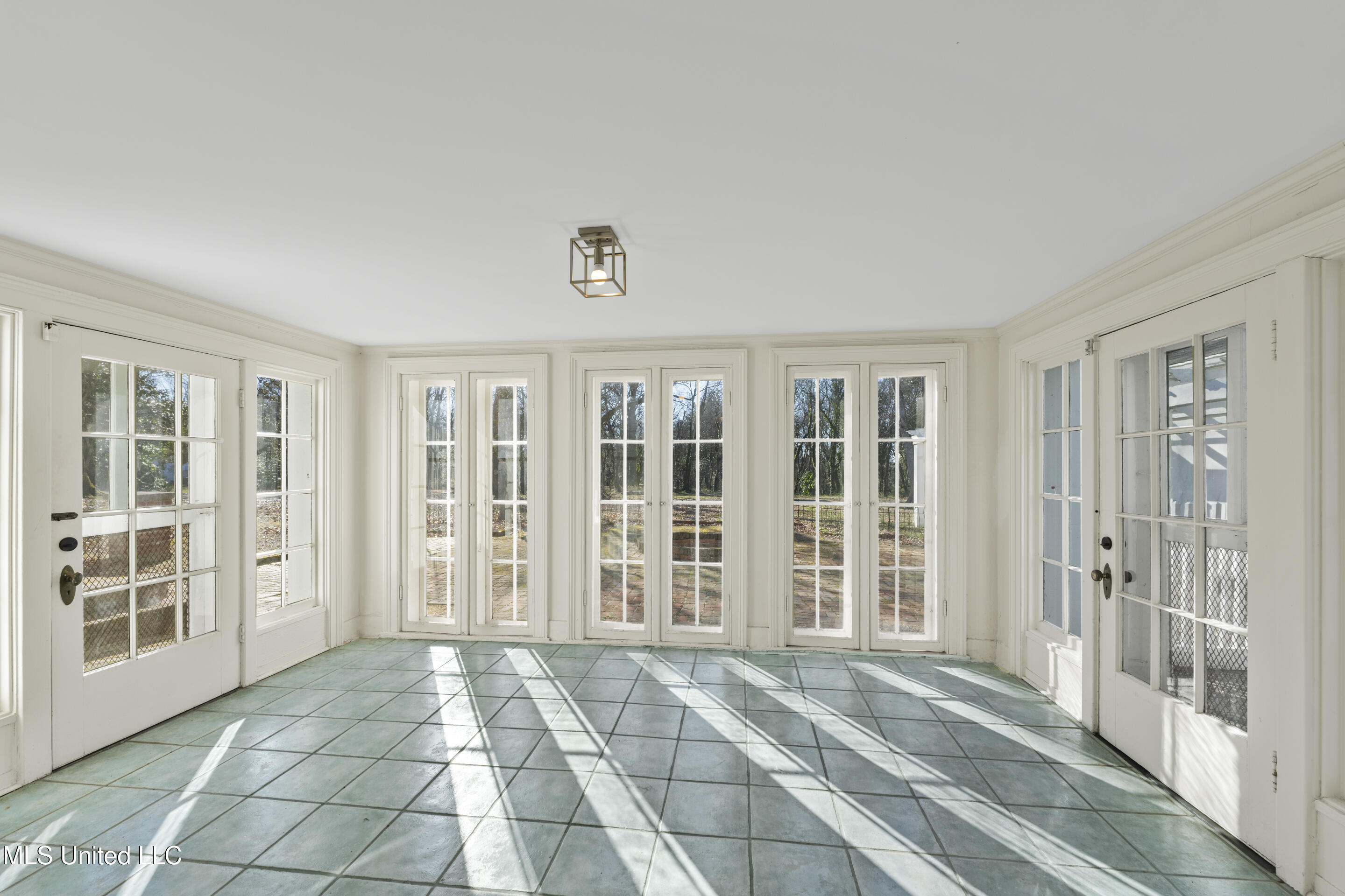 166 South Craft Street Holly Springs, MS 38635 - Photo 19 of 22 Sunroom Lower