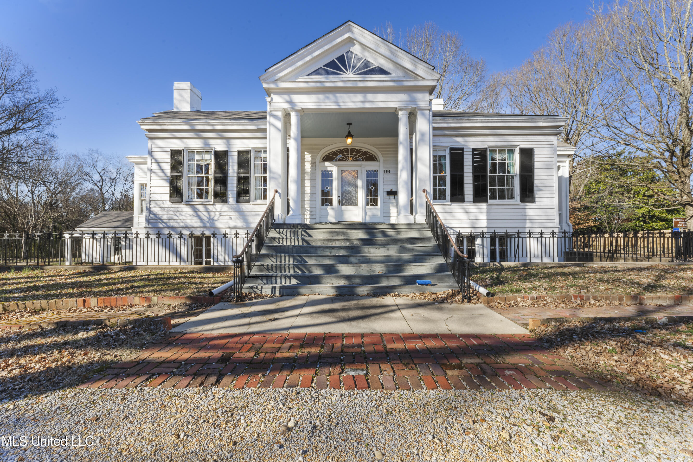 166 South Craft Street Holly Springs, MS 38635 - Photo 2 of 22 Front