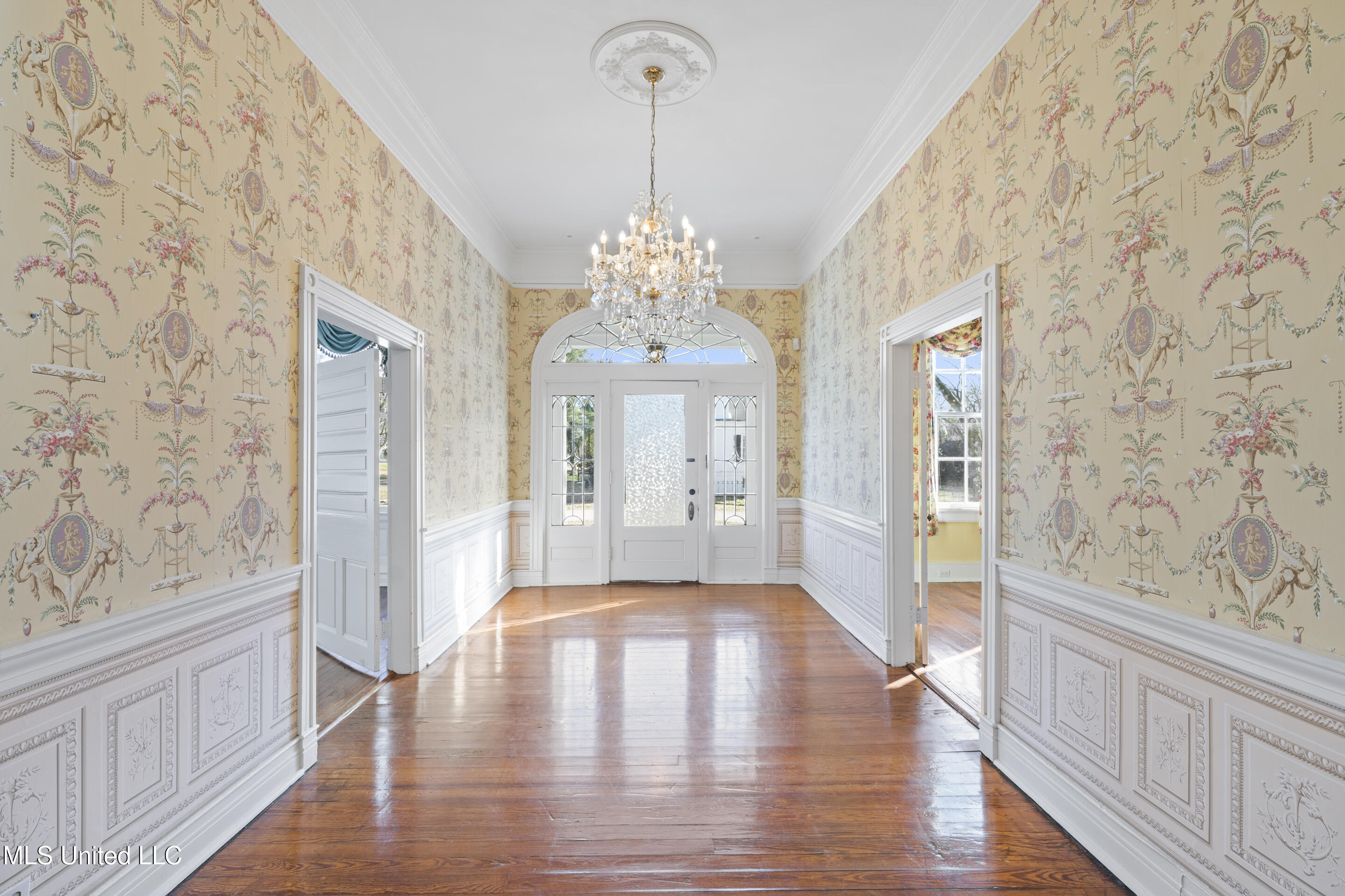 166 South Craft Street Holly Springs, MS 38635 - Photo 4 of 22 Foyer