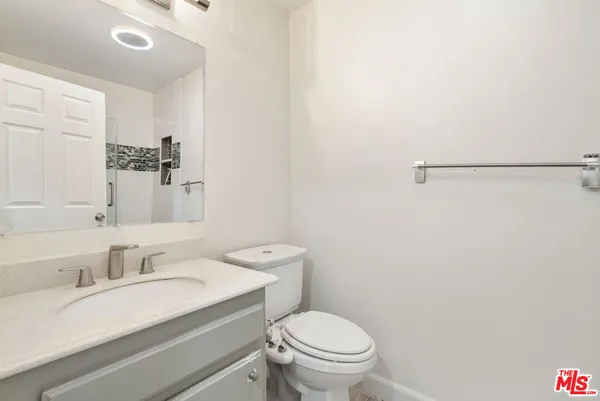 $3,100 | 327 Chestnut Avenue, Unit 104, Long Beach, CA 90802