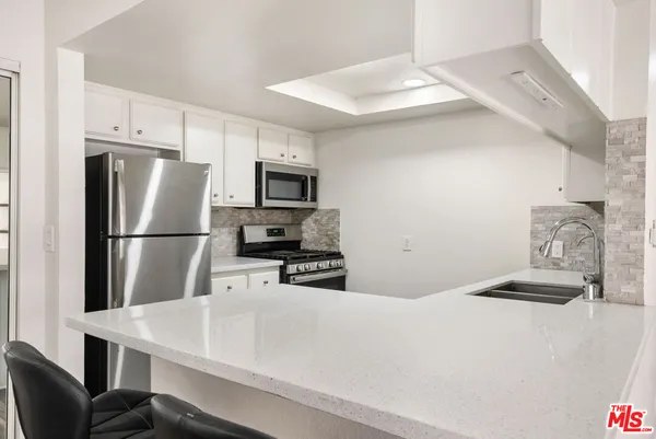 $3,100 | 327 Chestnut Avenue, Unit 104, Long Beach, CA 90802