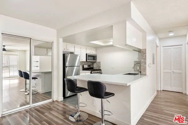 $3,100 | 327 Chestnut Avenue, Unit 104, Long Beach, CA 90802