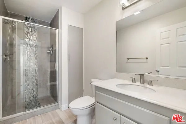 $3,100 | 327 Chestnut Avenue, Unit 104, Long Beach, CA 90802
