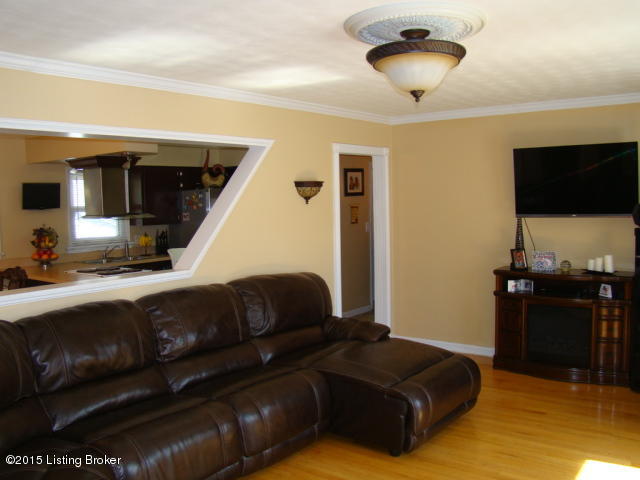 4411 Lambert Road Louisville, KY 40219 - Photo 9 of 54 DSC06232.JPG
