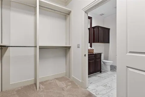 a view of empty room with window