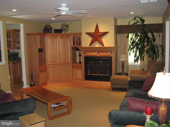 3209 Mink Road Kintnersville, PA 18930 - Photo 2 of 13 Living Room