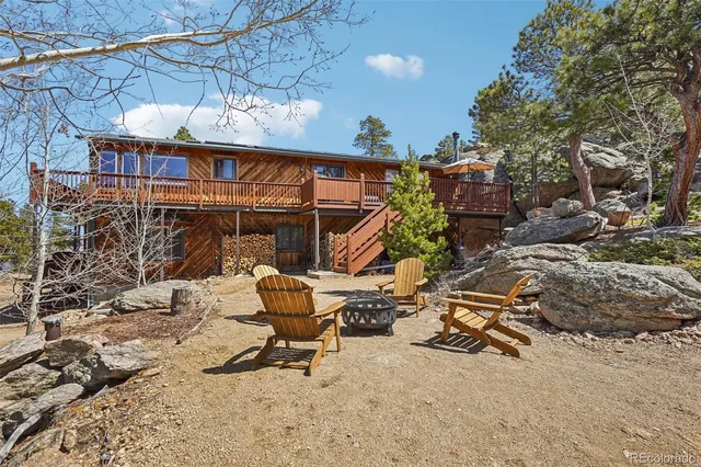 a view of a backyard of the house