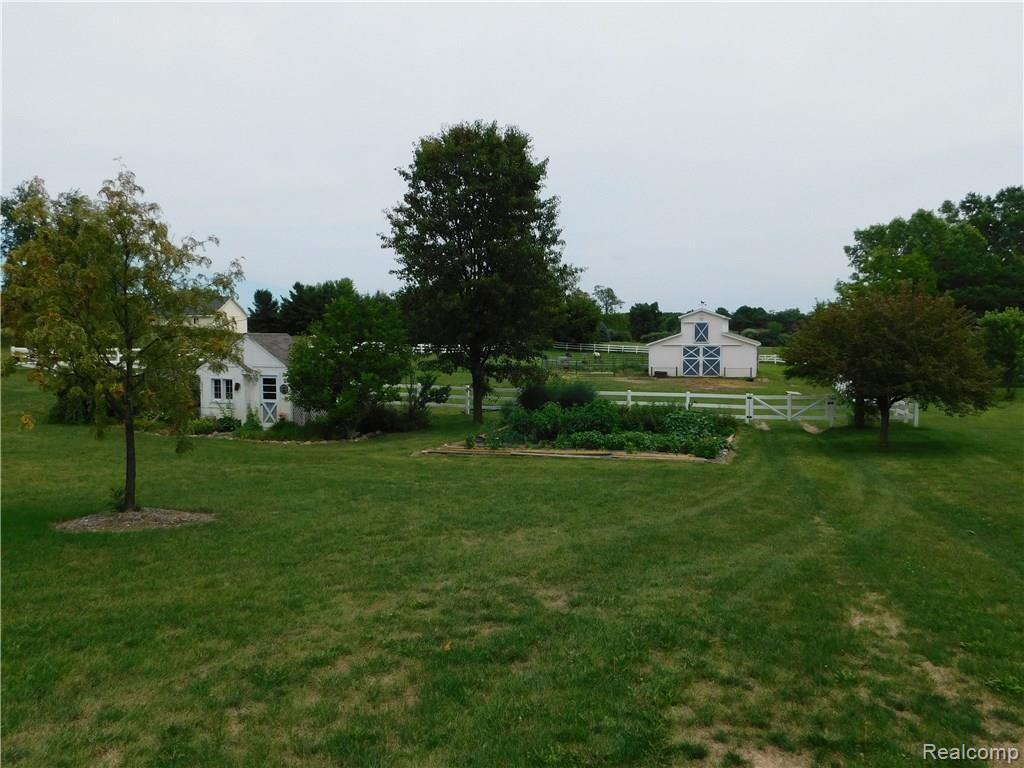 7072 North Fowlerville Road Fowlerville, MI 48836 - Photo 8 of 11 DSCN0118.JPG