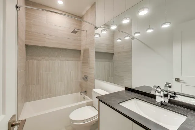 $459,000 | 4351 South Vincennes Avenue, Unit 2, Chicago, IL 60653