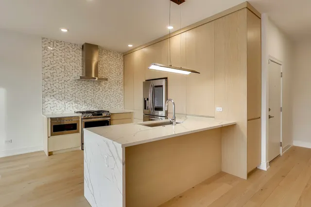 $459,000 | 4351 South Vincennes Avenue, Unit 2, Chicago, IL 60653