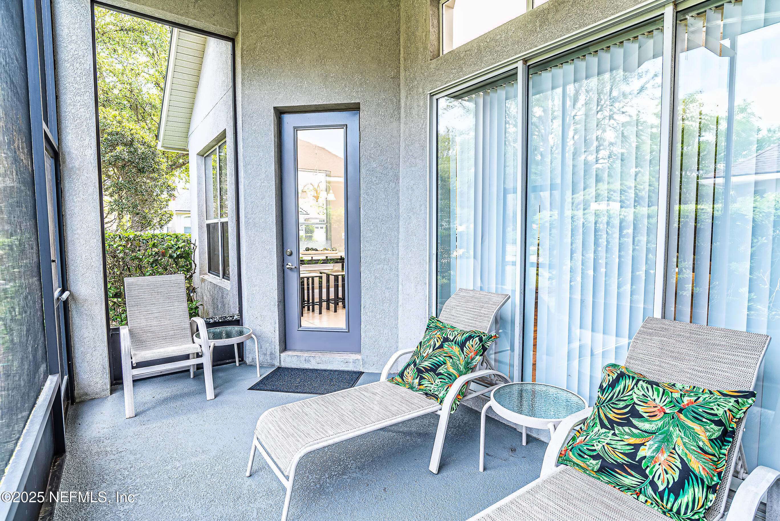 341 Island Green Drive St. Augustine, FL 32092 - Photo 32 of 49 a living room filled with furniture and a potted plant