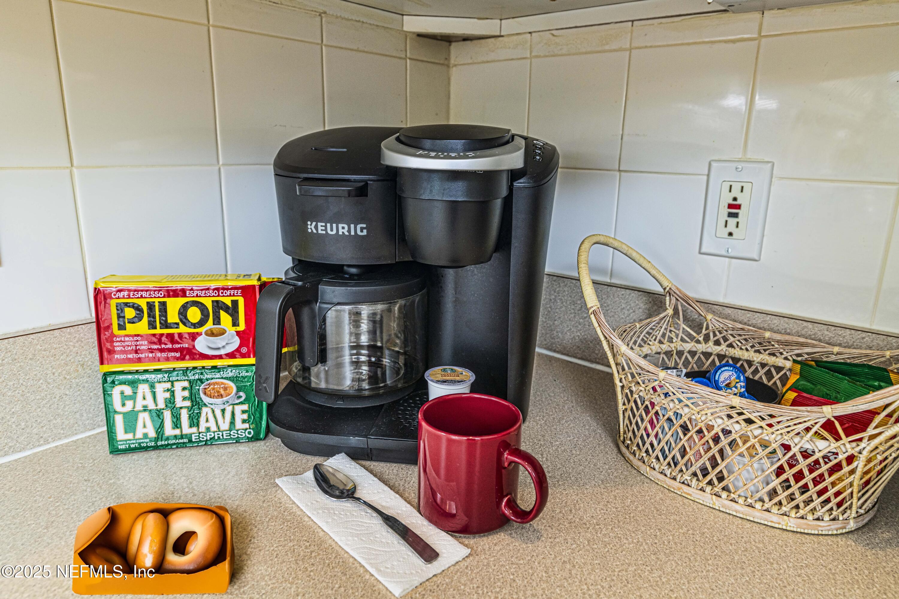 341 Island Green Drive St. Augustine, FL 32092 - Photo 34 of 49 a view of entryway with furniture