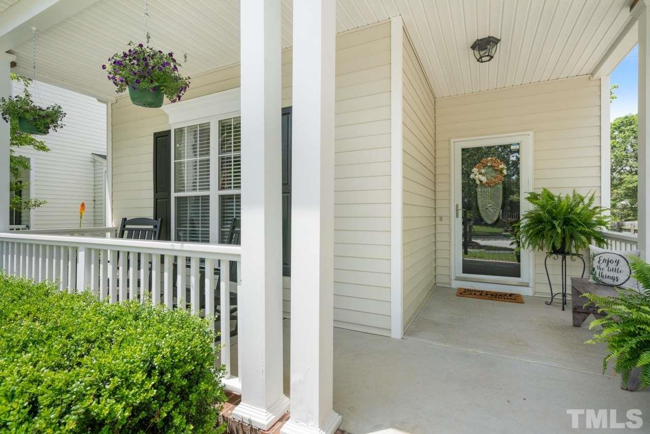 516 East Maple Avenue Holly Springs, NC 27540 - Photo 2 of 30