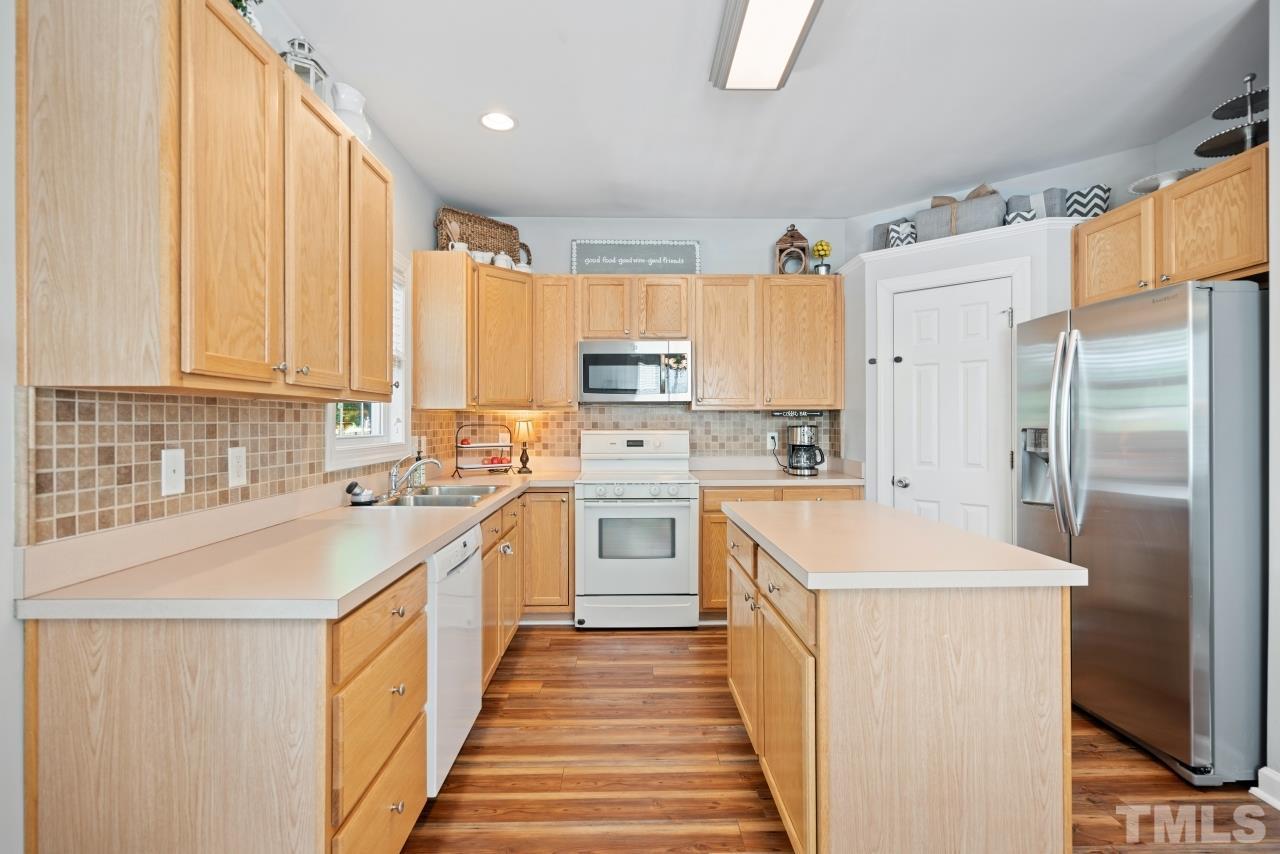 516 East Maple Avenue Holly Springs, NC 27540 - Photo 10 of 30