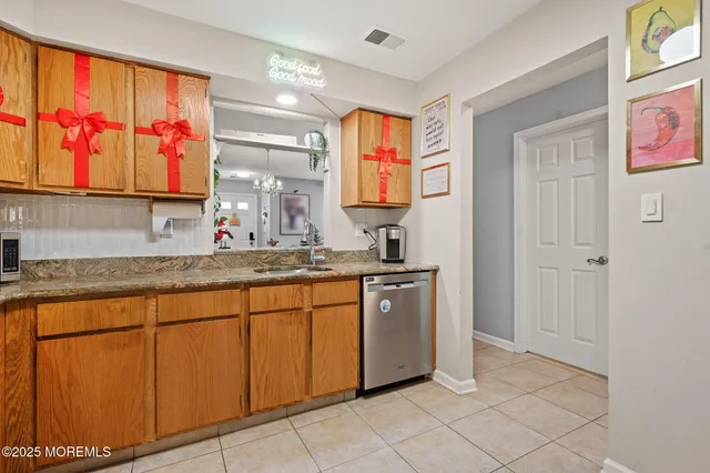 $400,000 | 283 Gloucester Court, Aberdeen, NJ 07747