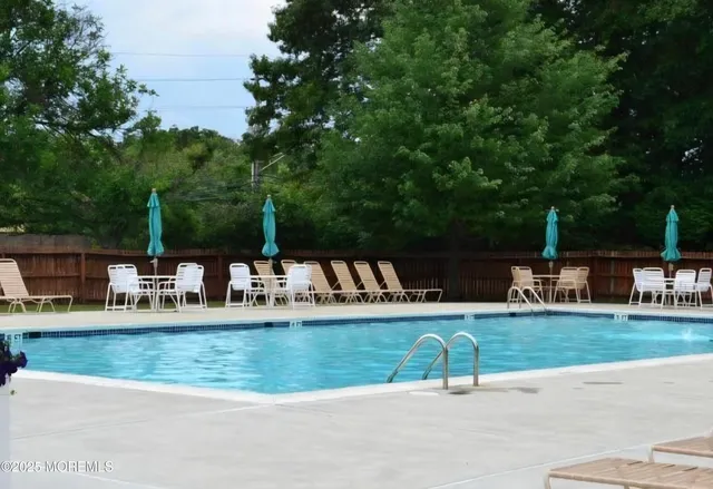 $400,000 | 283 Gloucester Court, Aberdeen, NJ 07747