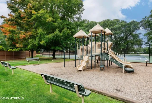 $400,000 | 283 Gloucester Court, Aberdeen, NJ 07747