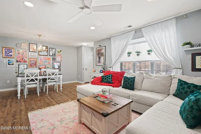 $400,000 | 283 Gloucester Court, Aberdeen, NJ 07747