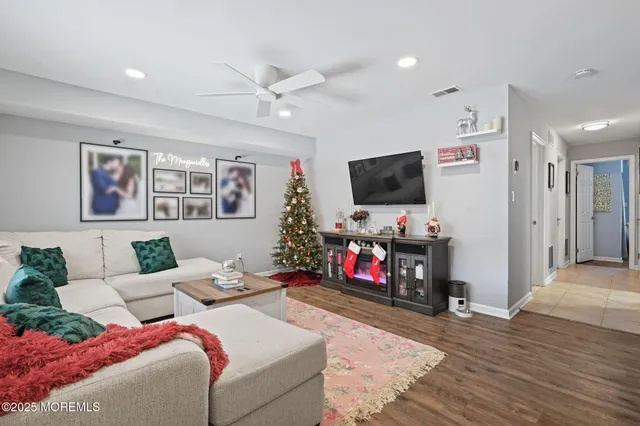 $400,000 | 283 Gloucester Court, Aberdeen, NJ 07747