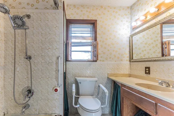 $179,900 | 610 North Joyce Street, Lacy-Lakeview, TX 76705