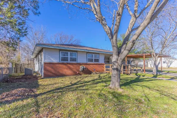 $179,900 | 610 North Joyce Street, Lacy-Lakeview, TX 76705
