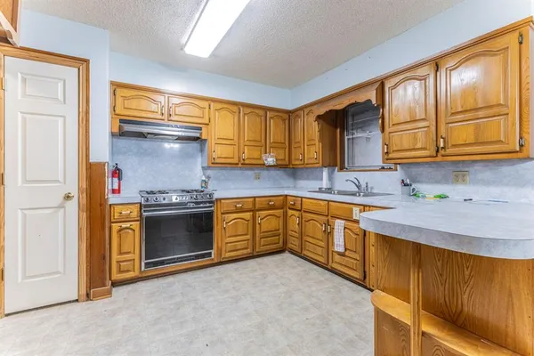 $179,900 | 610 North Joyce Street, Lacy-Lakeview, TX 76705