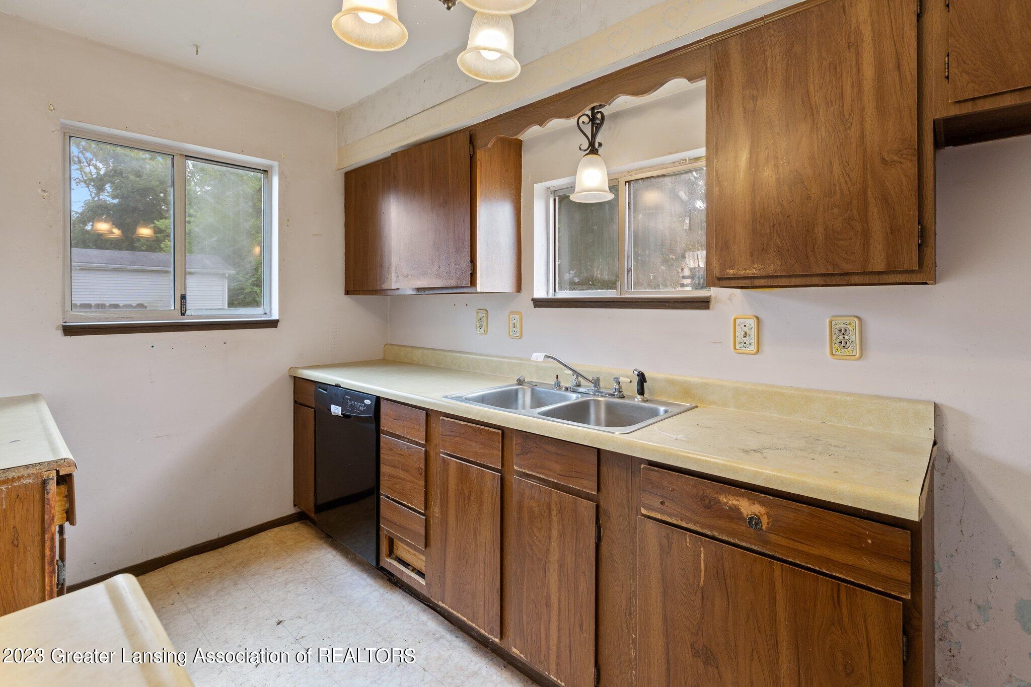 3507 West Jolly Road Lansing, MI 48911 - Photo 10 of 23 14-web-or-mls-0Z4A8240