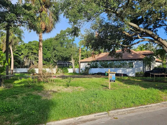 a view of a house with a backyard