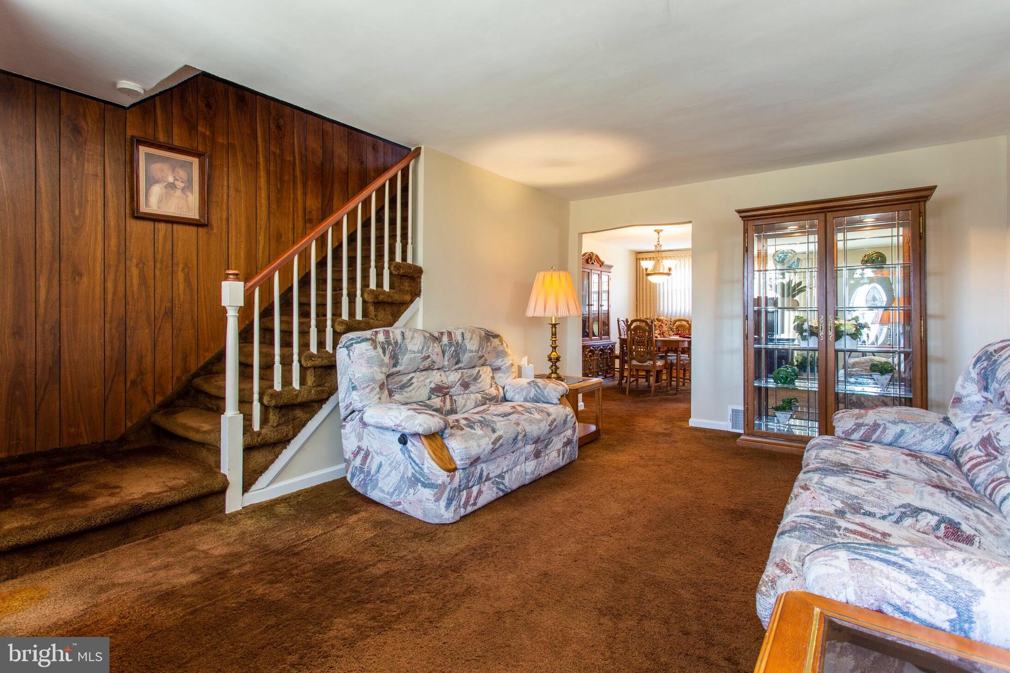 2092 Kent Road Folcroft, PA 19032 - Photo 4 of 19 Living